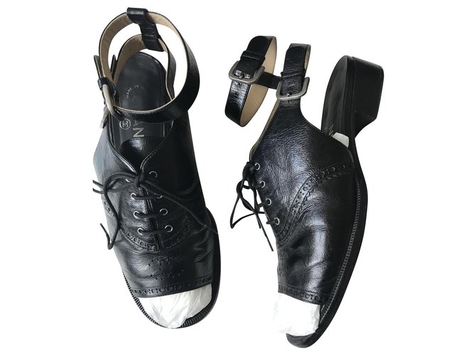 Chanel Brogue Lace Up Sandals Black Leather ref.216652 - Joli Closet
