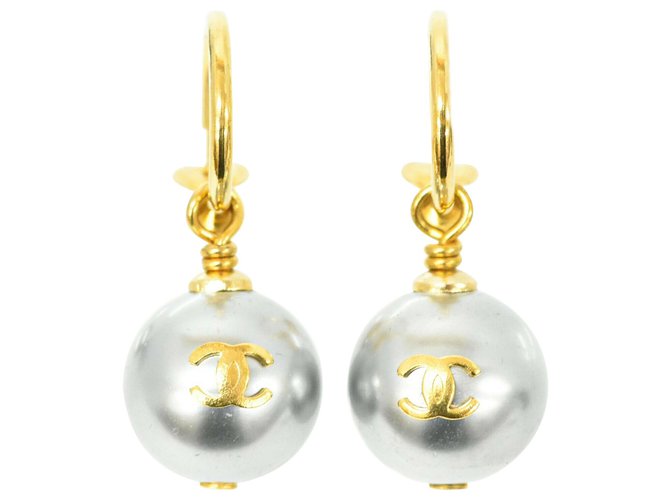 Chanel earring Golden Gold-plated  ref.217117