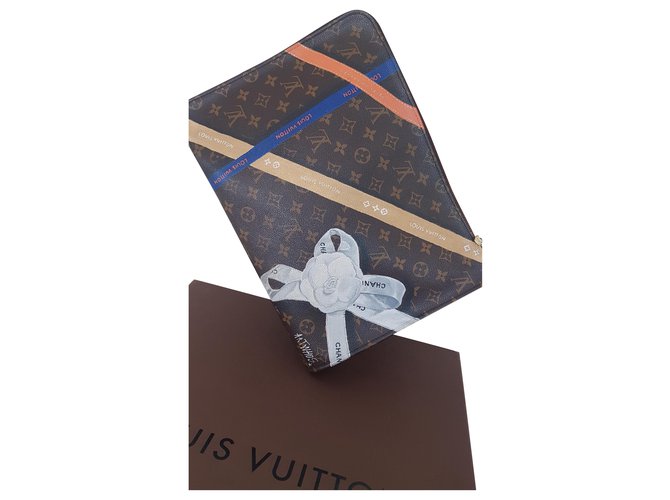 Louis Vuitton embreagem vuitton Castanho escuro Couro  ref.217218