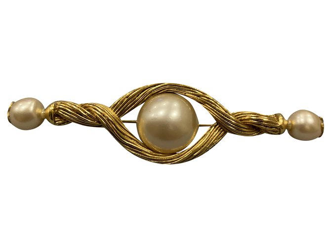Chanel Pins & brooches Gold hardware Metal  ref.217304