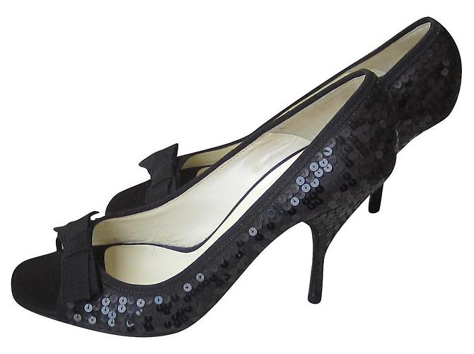 Prada Peetoe-Absatzschuhe aus schwarzem Satin
