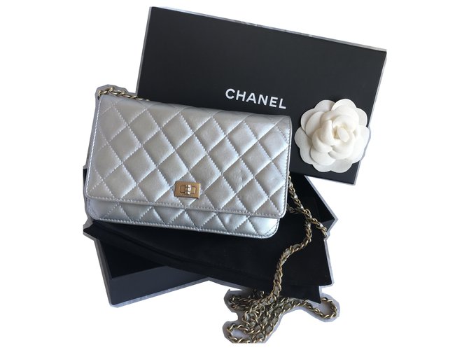 Wallet On Chain Chanel Mini sac portefeuille sur chaîne WOC Cuir Argenté Métallisé  ref.217724