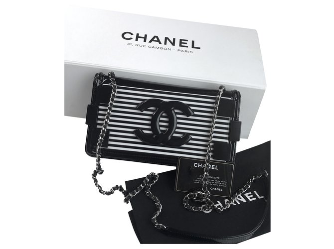 Chanel 23 cm w/ card, box, dustbag Lego Boy Brick Flap Bag Black White Leather Patent leather  ref.217726