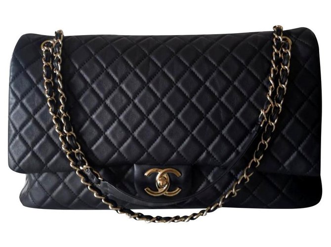 CHANEL Timeless Jumbo double flap bag in black quilted caviar leather,