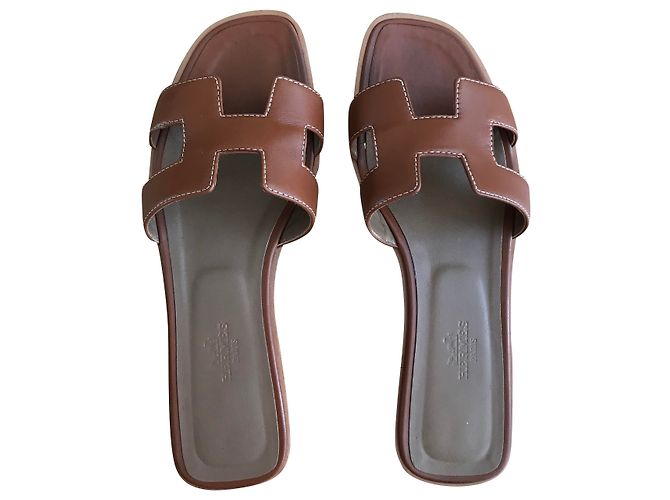 Hermès Oran Sandalen Leder Gold Karamell