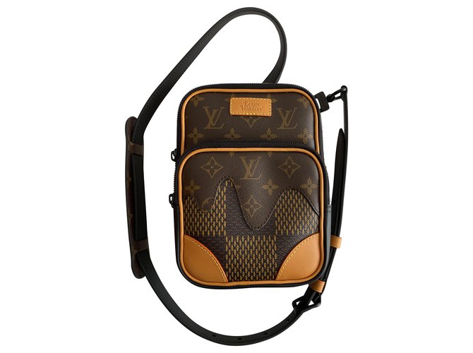Louis Vuitton Amazon Sling Brown Cloth  ref.218123
