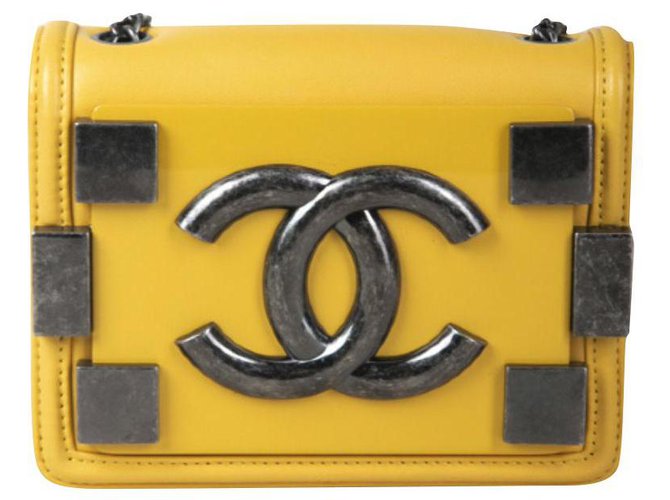 Chanel impresionante bolso Brick Boy Amarillo Cuero  ref.218589