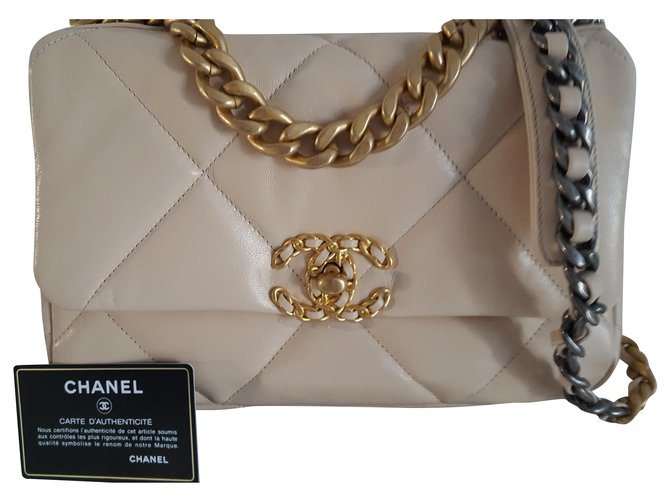 Timeless Chanel 19 Beige Leather  ref.218717