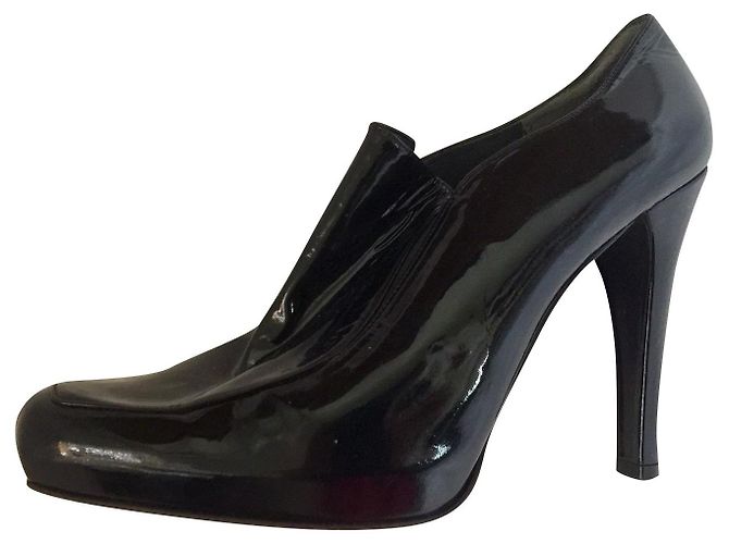 Stuart Weitzman patent leather pumps Black