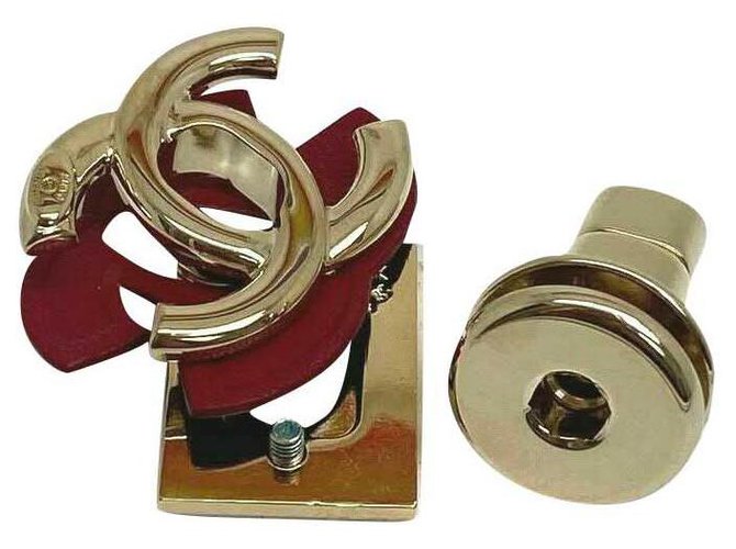 Cierre CHANEL CC Turnlock de metal dorado Gold hardware  ref.219019
