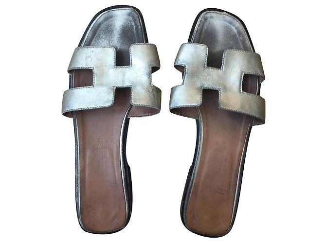 Sandali Hermès D'oro Pelle