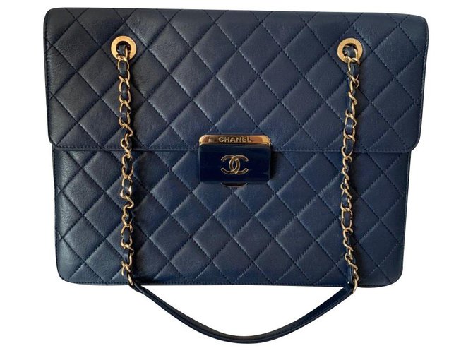 Chanel Dark blue Leather  ref.219385
