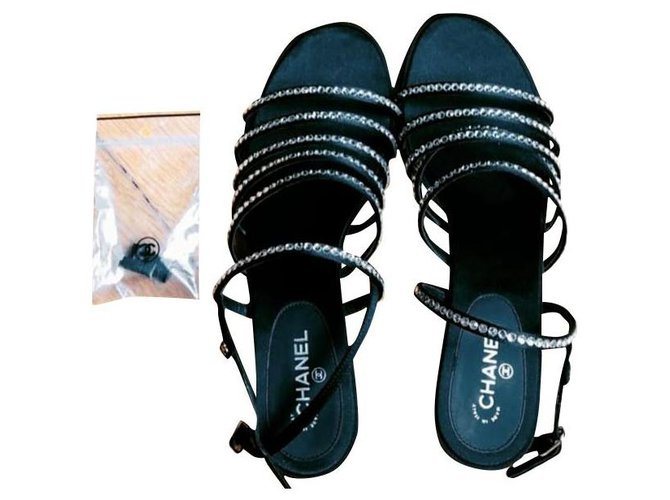Chanel Des sandales Noir  ref.219545