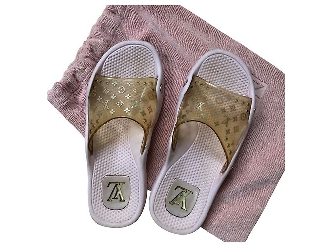 Sandali da spiaggia rosa chiaro di Louis Vuitton D'oro