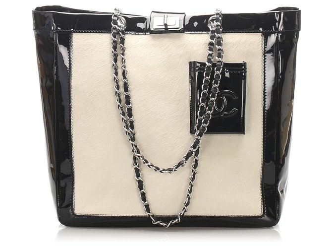 Chanel White CC Fur Tote Bag Black Leather Patent leather ref.219863 - Joli  Closet