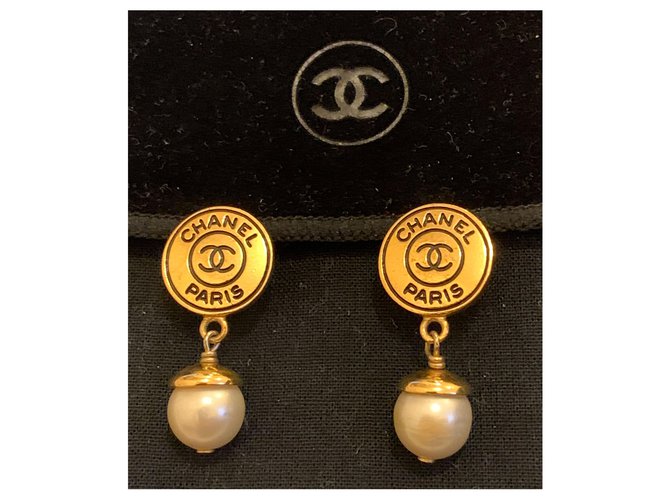 Chanel Boucles d'oreilles Noir  ref.220011
