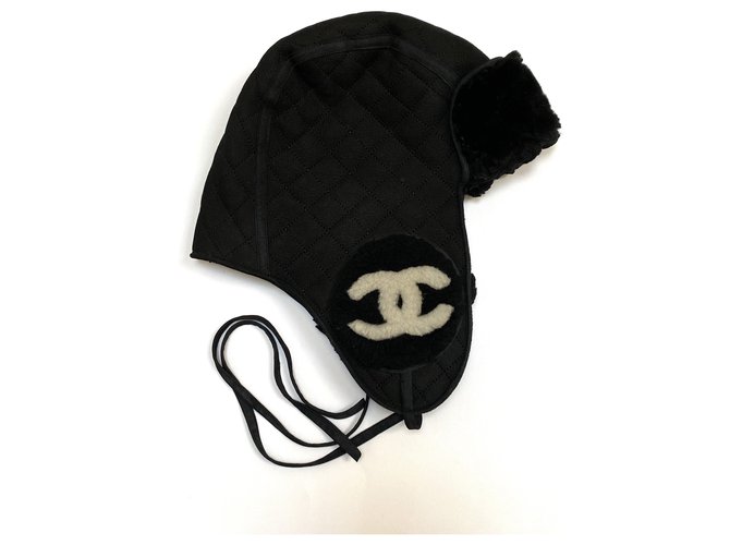 Chapéu de aviador Chanel de pele de carneiro preta Preto Branco  ref.220193