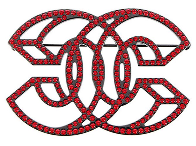 Broche de strass Chanel Preto CC Vermelho Metal  ref.220725