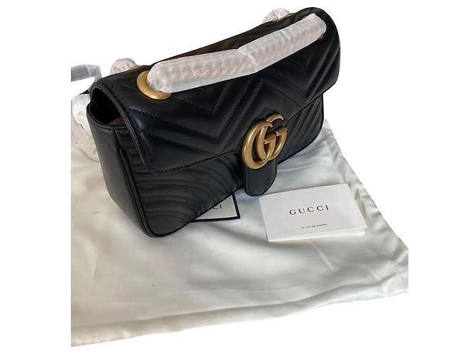 Marmont Gucci Borsa a spalla matelassé piccola Nero
