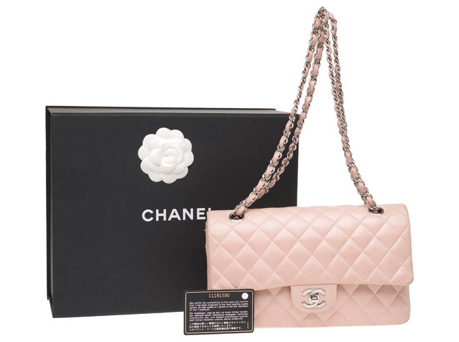 Superb Chanel Timeless medium bag (25cm) in pink quilted leather, Garniture en métal argenté, In very beautiful condition!  ref.221334