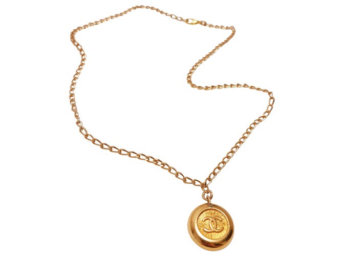Chanel Necklaces Golden Gold-plated  ref.221489
