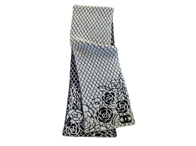 Chanel sciarpe Crema Cachemire  ref.221607