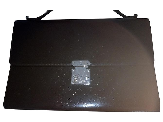 Deauville Louis Vuitton Anouchka Clutch schwarzes Lackleder