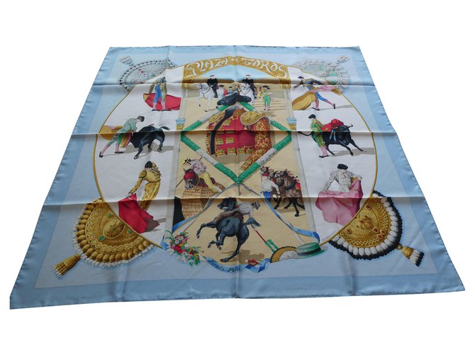 quadratischer hermès plaza de toros 90x90  mit seiner Box einmal getragen Seide  ref.221787