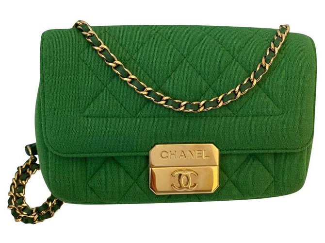 Classique Chanel Tissu Vert  ref.221814
