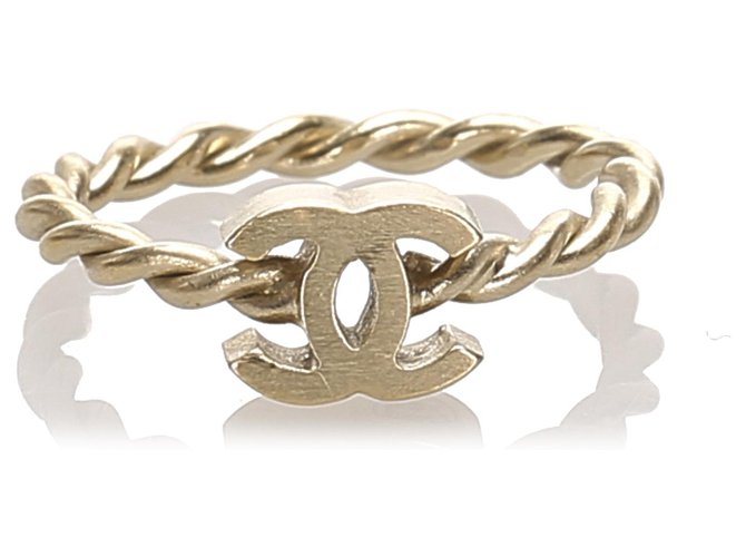 Chanel Gold CC and Camellia Rings Black Golden Metal  ref.221940