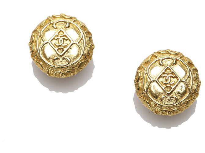 Chanel Gold CC Clip-On Earrings Golden Metal  ref.221953