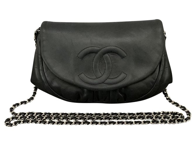 Chanel Monedero en Cadena Negro Cuero  ref.221985