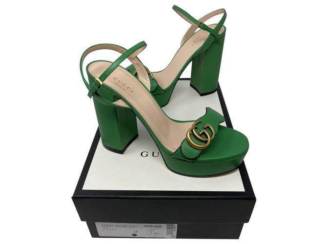 Gucci Sandálias marmont Verde claro Couro  ref.222059