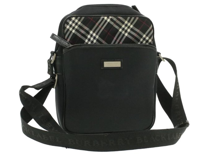 Burberry Shoulder bag Black Synthetic  ref.222165