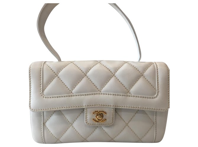 Chanel Diana shoulder White Leather ref.222317 - Joli Closet
