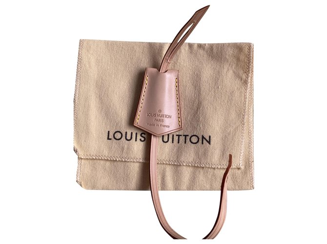 Louis Vuitton Charm de sac Clochette Cuir Beige Vert  ref.222710