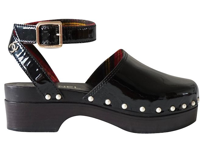 Chanel Clogs Black Patent leather
