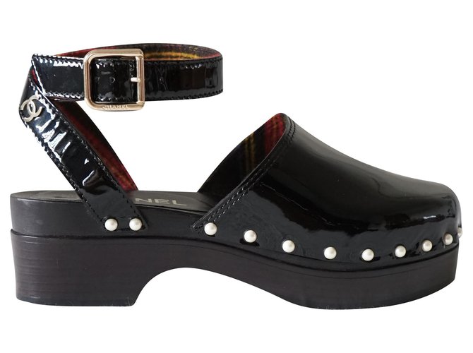 Chanel Clogs Black Patent leather  ref.222829