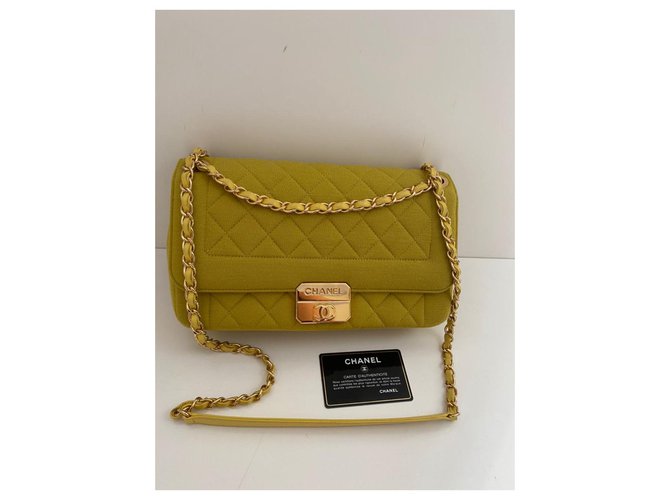 Timeless Chanel Yellow Cloth  ref.223287