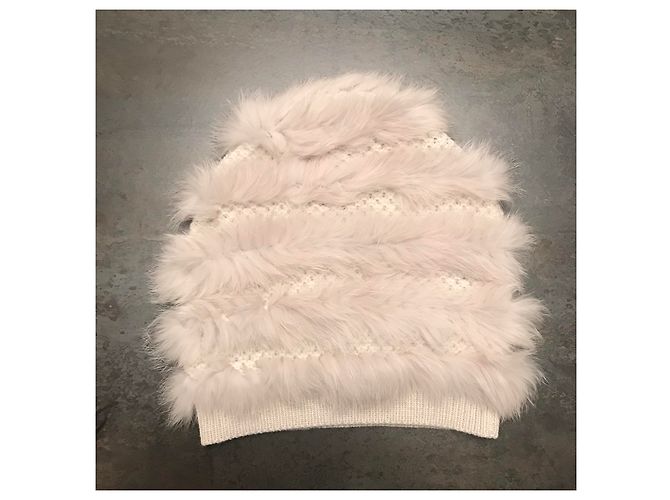 Gorro Pinko Bege de Lã e Pelo de Coelho