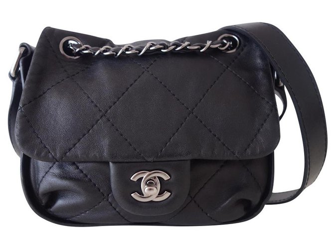 CLASSIC CHANEL BAG PM Black Leather  ref.223435