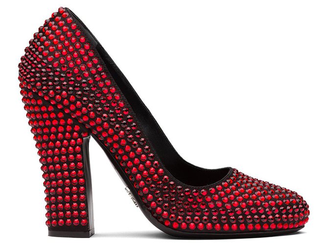 Zapatos de tacón de satén rojos con adornos de Prada Negro Roja Cuero Becerro Paño  ref.223607