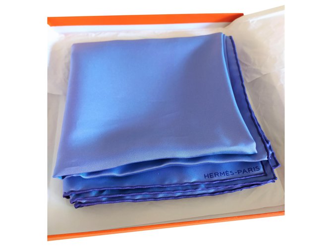Hermès Lindo lenço de seda Azul  ref.223860