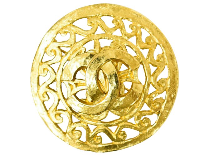 Broche Chanel Dourado Banhado a ouro  ref.223940