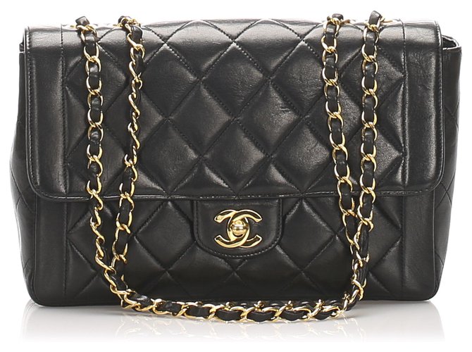 Bolso Chanel mediano de piel de cordero negra con solapa Negro Cuero  ref.223966
