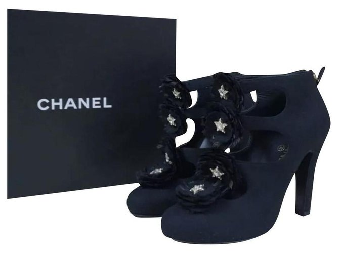 Chanel 15A Black Fabric Camellia Stars CC Logo Booties Sz. 38,5 Suede  ref.224079