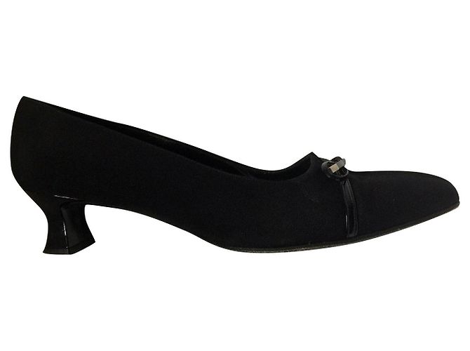 Stuart Weitzman Little Bow  black crepe pumps with kitten heel