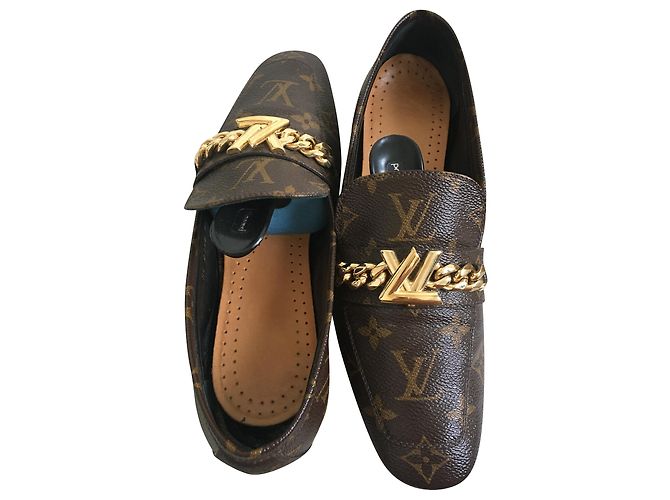 Louis Vuitton Leather Flats Dark Brown Size 38