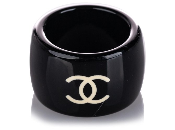 Chanel Black CC Camellia Ring White Plastic  ref.224365