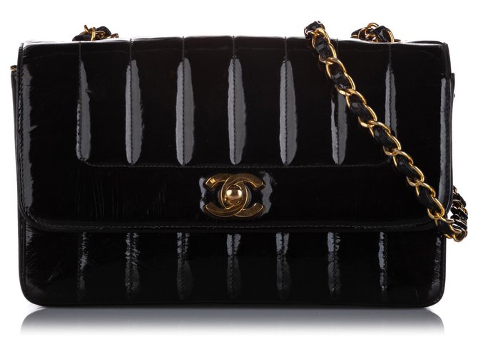 Bolso pequeño de charol negro con solapa Mademoiselle Ligne de Chanel Cuero  ref.224370